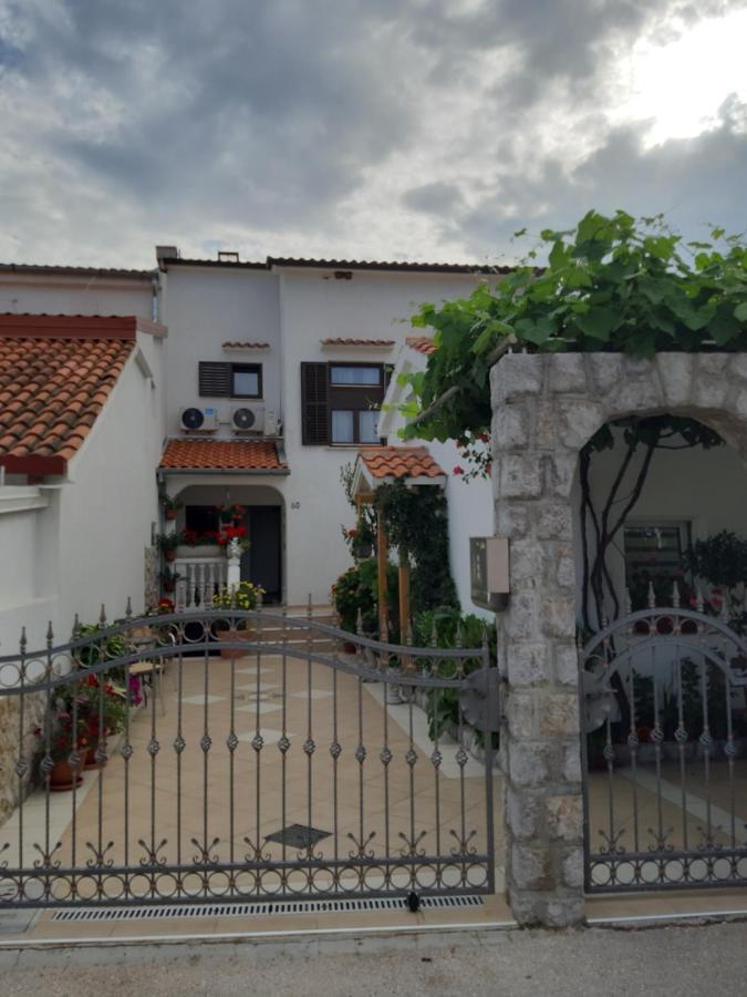Apartmani Jozefina Omisalj Luaran gambar