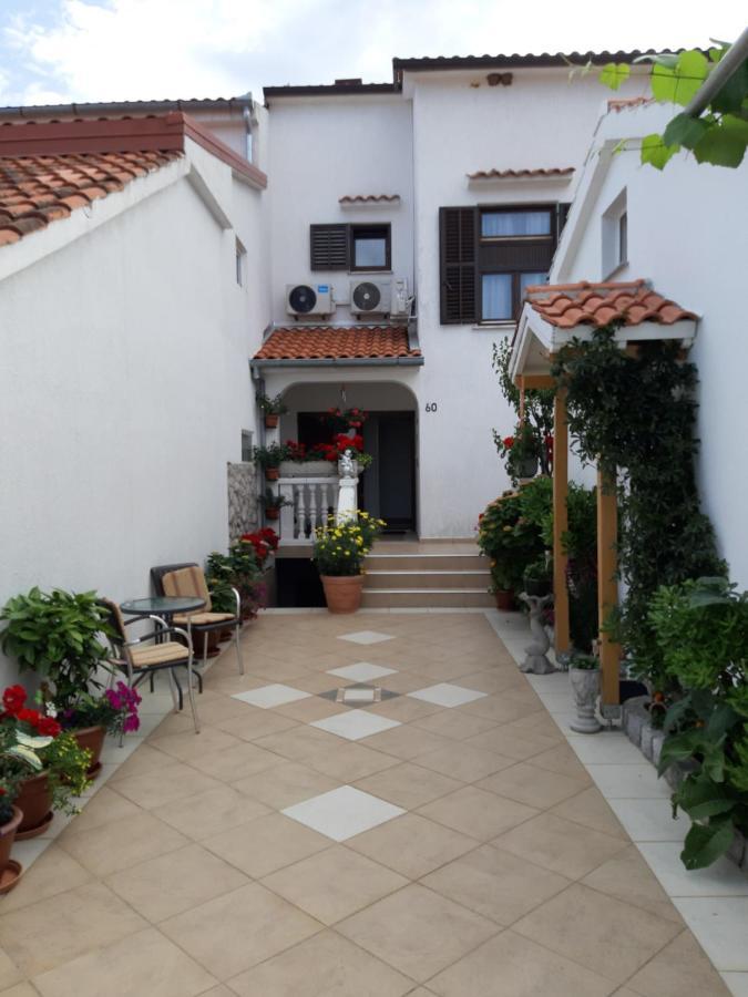 Apartmani Jozefina Omisalj Bilik gambar