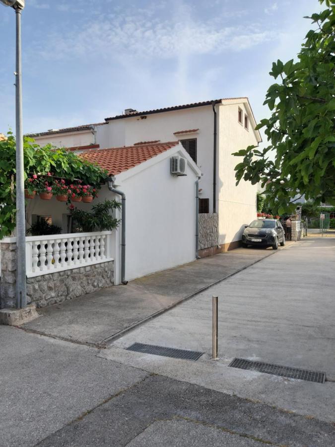 Apartmani Jozefina Omisalj Luaran gambar