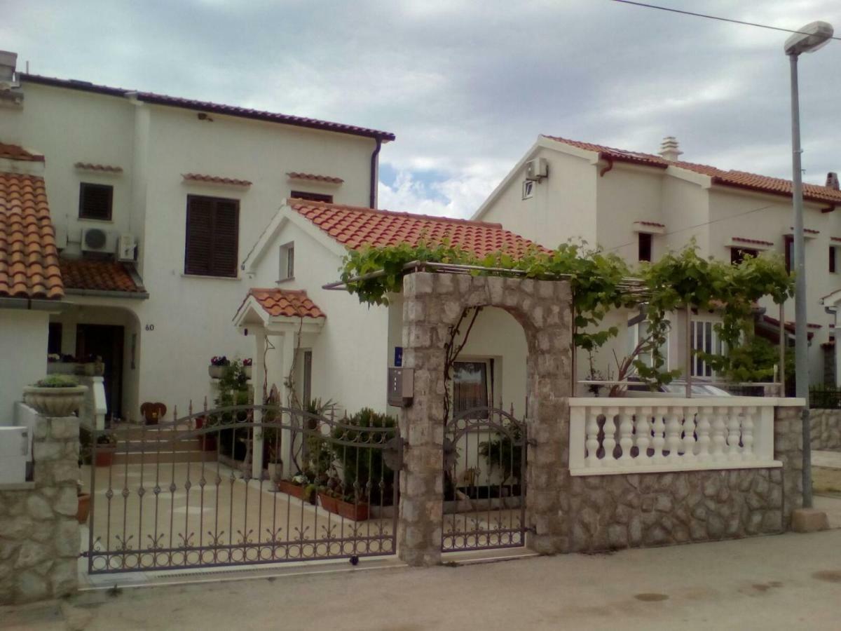 Apartmani Jozefina Omisalj Luaran gambar